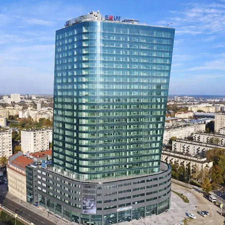 Hanza Tower 421 *